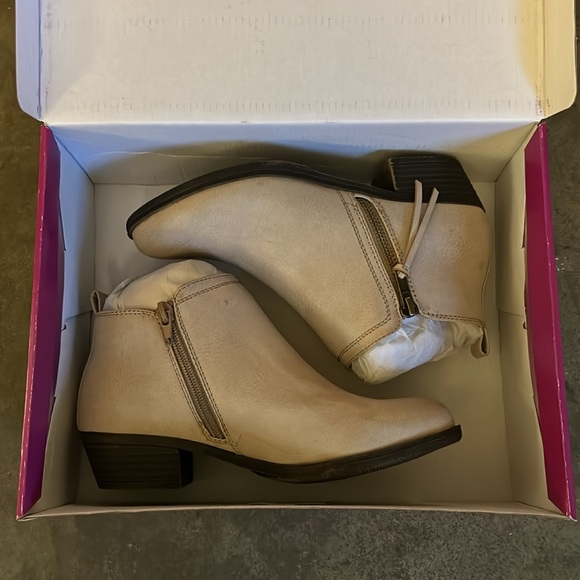 NWT Rampage Booties SZ 5.5 - Picture 8 of 8